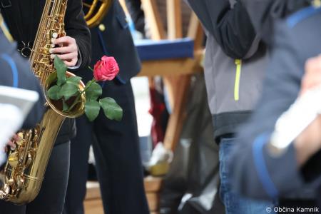 Dobrodošel mamut v Kamniku je dobil svoje mesto bronasti mamut v naravni velikosti, ki stoji v Mamutovem parku (47)